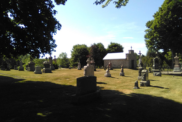Funerary shadow / Ombre funéraire (Ontario)