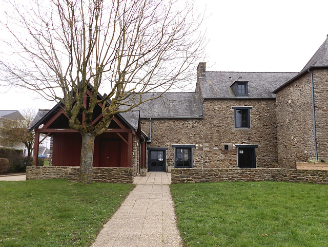 La mairie de Plouër sur rance (22)