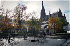 Tinguely-Brunnen (Fasnachts-Brunnen) mit Elisabethenkirche