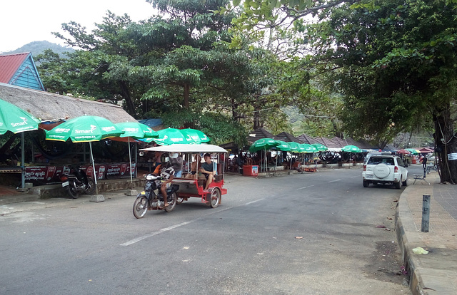 Tuk tuk et parasols