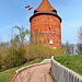 Plau, Burgturm mit Sonnenuhr und Mecklenburg-Fahne