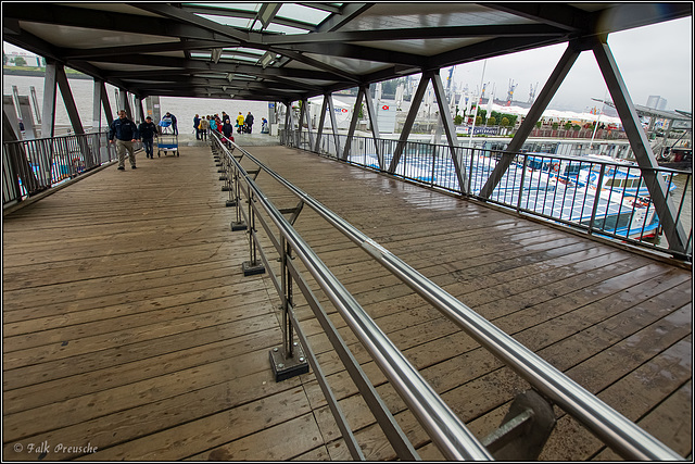 HFF - Landungsbrücke in Hamburg