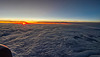 Sonnenaufgang über den Wolken