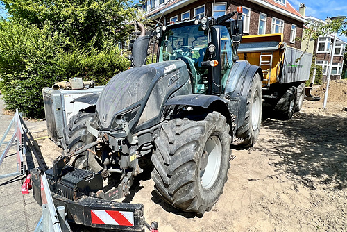 Valtra tractor