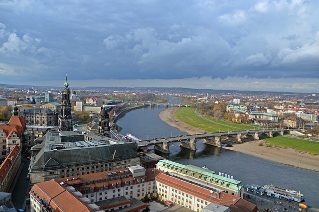 Dresden Elbabwärts gesehen