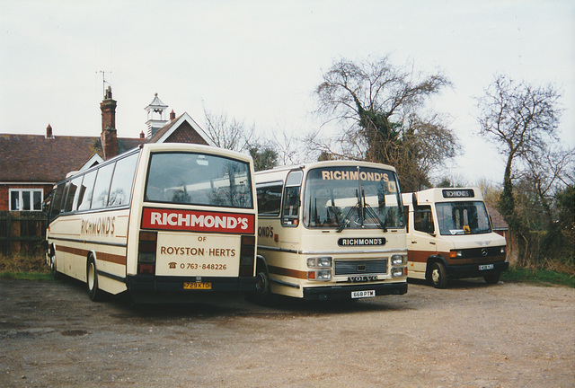 Richmond's 729 KTO, 668 PTM (RMH 868Y) and E408 YLG in Barley - 15 Feb 1998