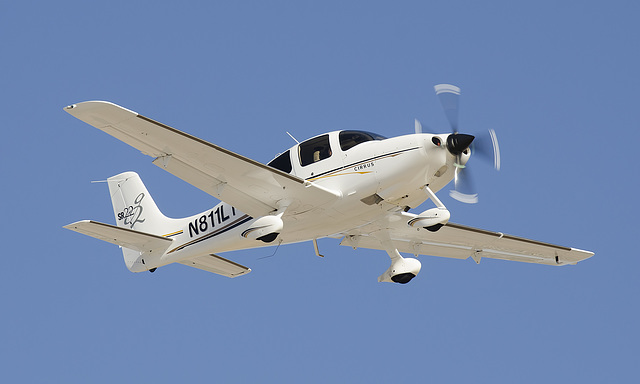 Cirrus SR22 N811LT