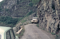 Gegenverkehr auf der Strasse nach Villard-Notre-Dame