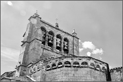 Saint-Haon (43) 5 juin 2017. L'église et son clocher-peigne.