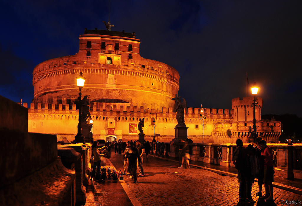 Castel Sant' Angelo by night (© Buelipix)