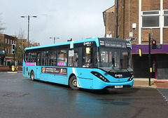 Arriva 3132 (YX17 NNH) in Dunstable - 14 Apr 2023 (P1150068)