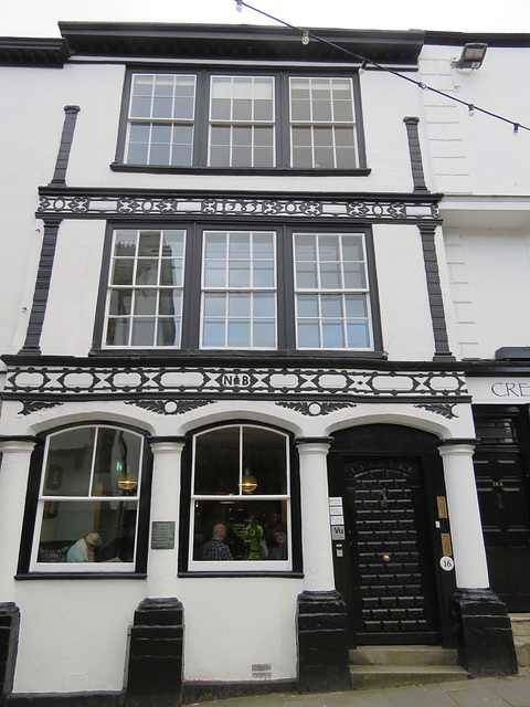 16, high street, totnes, devon, c16 house built 1585