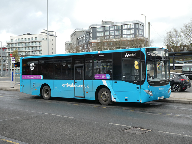 Arriva 3976 (LF71 DLY) at Luton Interchange - 14 Apr 2023 (P1140990)