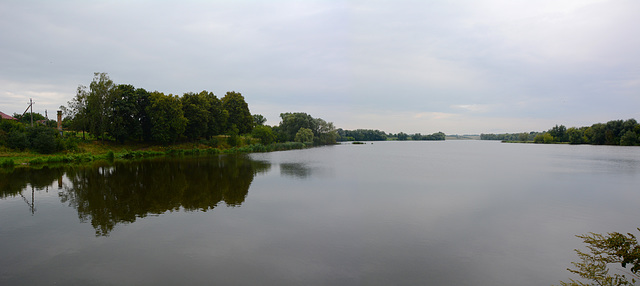 Україна, Річка Південний Буг біля Меджибізького замку / Ukraine, The South Bug River near the Medzhybizh Castle