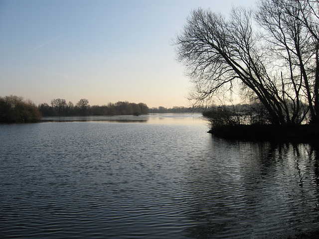 Afternoon winter sunset at Kingsbury Lake