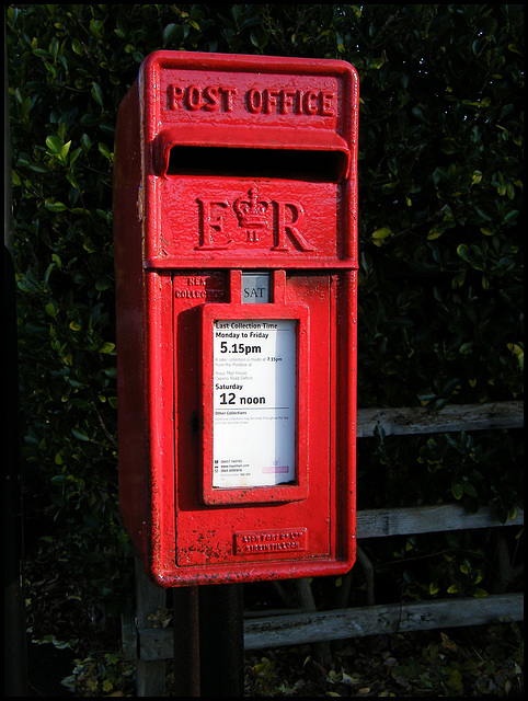 Post Office EIIR lamp box