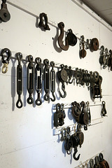 IMG 3021-001-Pulleys & Hooks