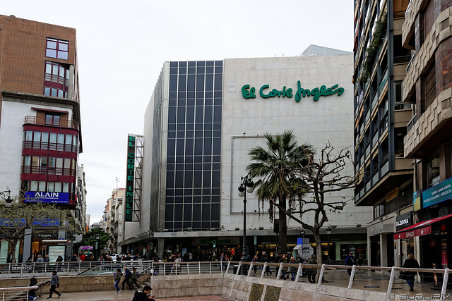 Valencia - vor dem "El Corte Inglés" (© Buelipix)