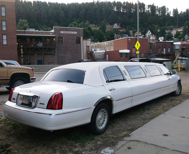 Saloon limousine