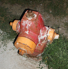 Rusty hydrant / Esclave enchaînée