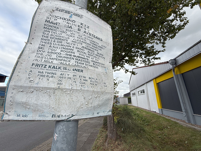 Ein hilfreicher Wegweiser. Wir sind fast da.