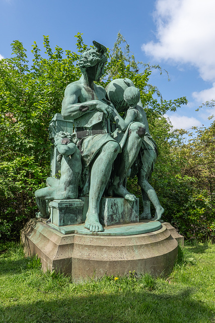 Hamburgtreffen 2025 - Auf dem Weg zum Treffpunkt am 25.04.2025: Skulpturen in der Parkanlage neben dem Ziviljustizgebäude Hamburgtreffen 2025 - Auf dem Weg zum Treffpunkt am 25.04.2025: Skulpturen in der Parkanlage neben dem Ziviljustizgebäude