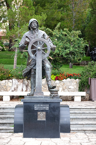 MONACO: Jardin Saint Antoine: La statue d' Albert 1er.