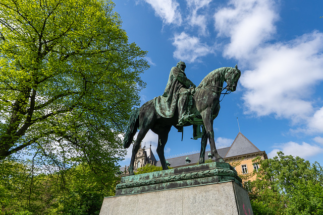 Hamburgtreffen 2025 - Auf dem Weg zum Treffpunkt am 25.04.2025: Skulpturen in der Parkanlage neben dem Ziviljustizgebäude Hamburgtreffen 2025 - Auf dem Weg zum Treffpunkt am 25.04.2025: Skulpturen in der Parkanlage neben dem Ziviljustizgebäude