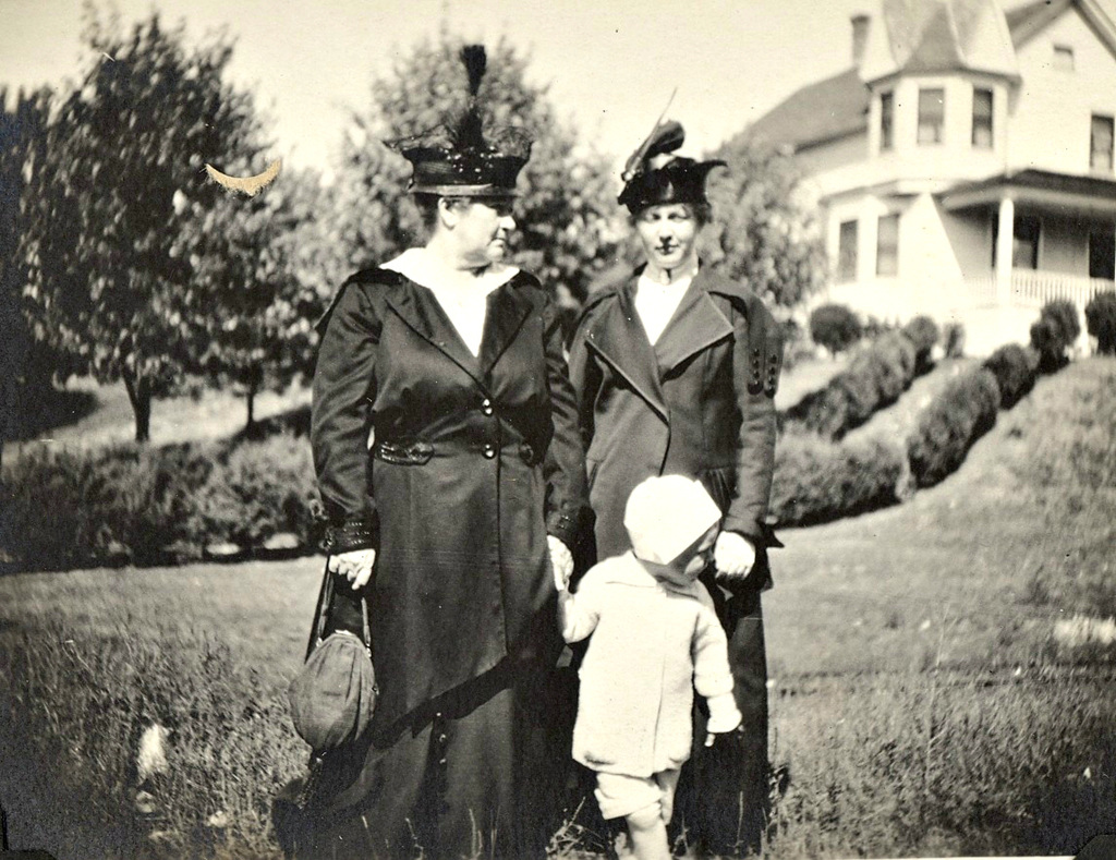 Dad, about 2, with his mother and grandmother, 1917