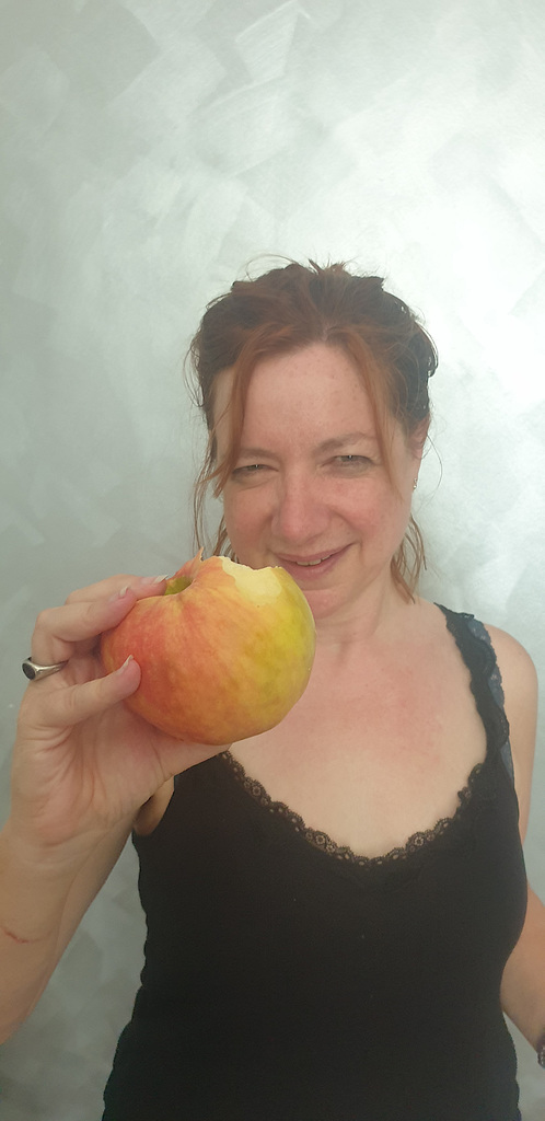 Jo and a Famous Apple