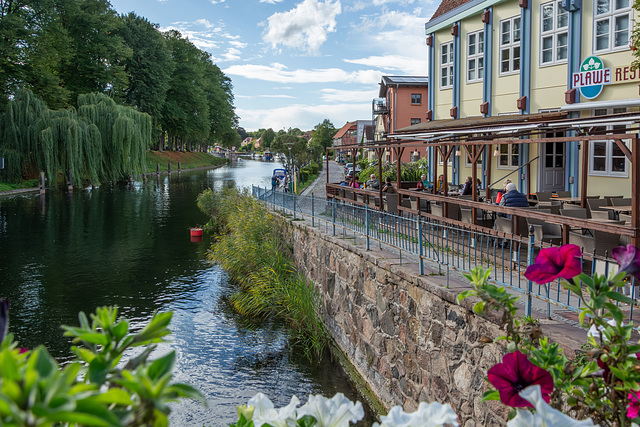 HFF, liebe Fotofreunde! Wünsch Euch ein sonniges Wochenende und bleibt gesund! - Der Sommer soll ja noch mal ... ;-)