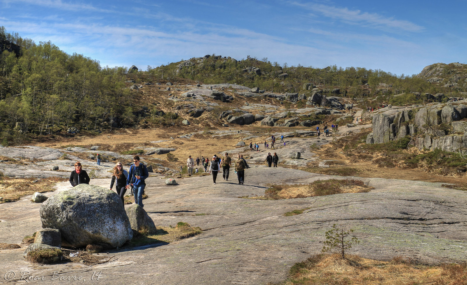 A look back at the other hikers.