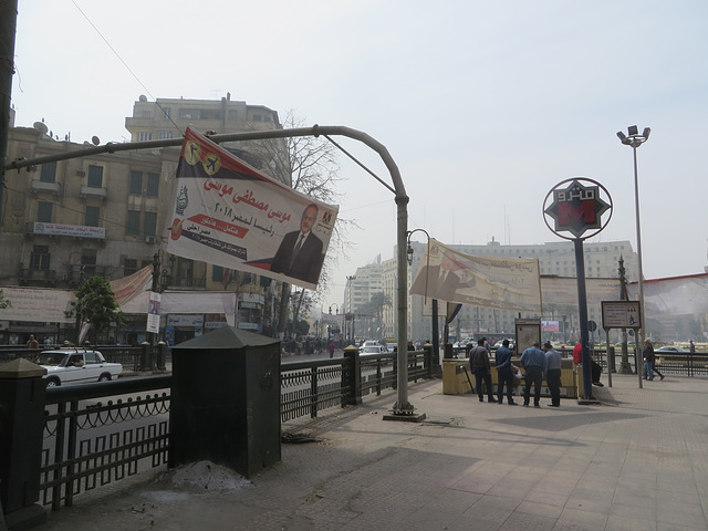 Anant a buscar el Metro a la Plaça Tahrir-El Caire-Egipte