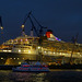 QM2 im Dock Elbe 17 (Blohm&Voss)