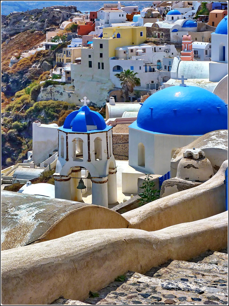 Santorini : le chiese ortodosse di Oia viste da sud