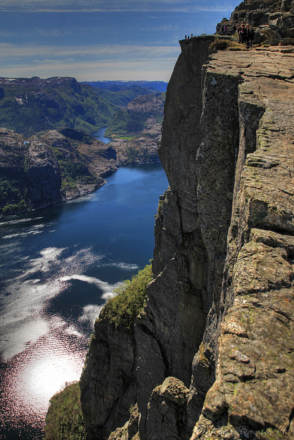 Seeing Preikestolen up ahead.