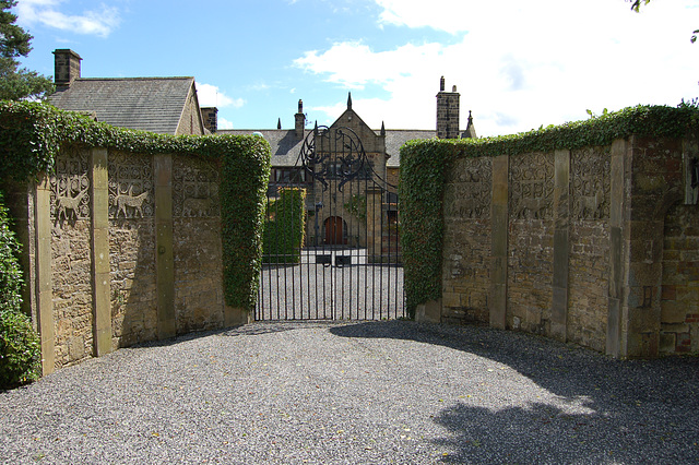 Entrance to 'Raenstor Close',  Youlgrave, Derbyshire (built c1913)