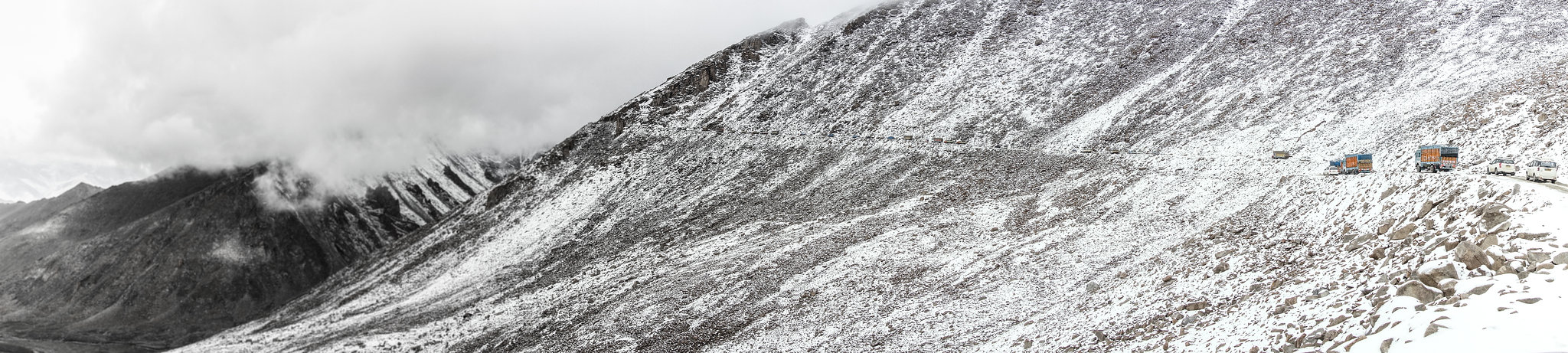 Queue for the snowy pass