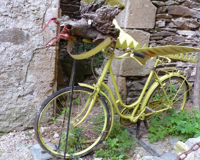 Estaing - vélo à dents !