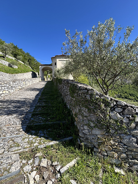 Salita per il Sacro Monte.