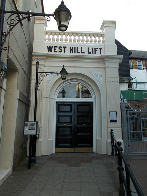 hst - Bottom station {West Hill lift : 1 of 3}