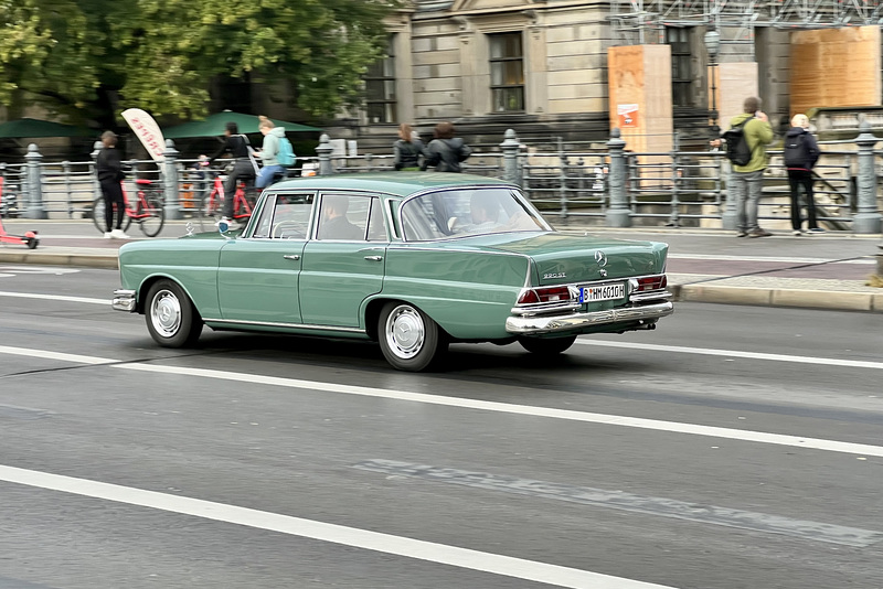 Berlin 2023 – Mercedes-Benz 220 SE