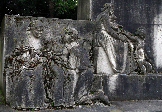 Ce monument érigé en 1938 , est d'un style du réalisme soviétique