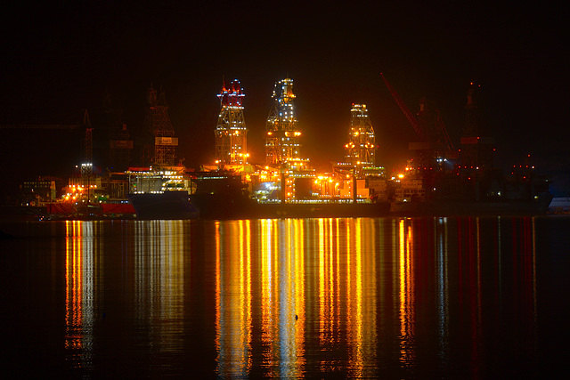 Drill ships awaiting delivery in DSME