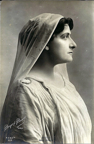Lucienne Breval