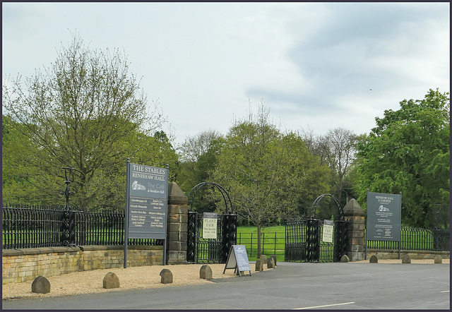 A ''Happy fence Friday'' from -Dj.. ....Renishaw hall.