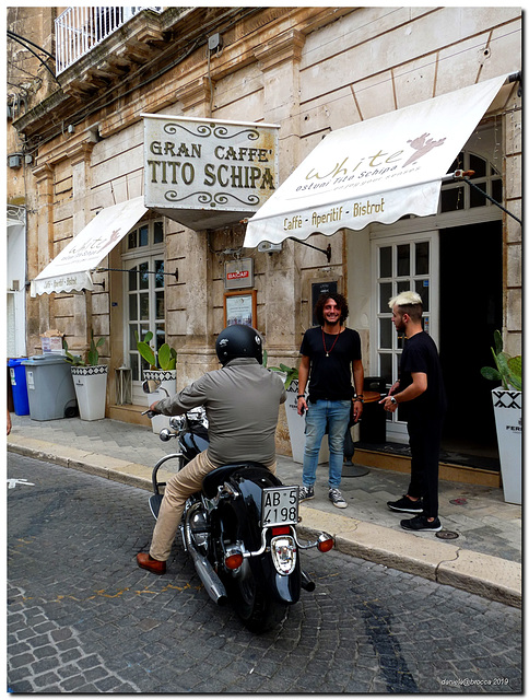 Gran Caffé Tito Schipa- La vecchia insegna