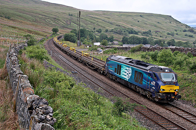 DRS class 60 68018 VIGILANT with 6K05 12.46 Carlisle N.Y. - Crewe Bas Hall S.S.M. loaded Rail Panels at Ais Gill 15th July 2020.