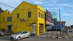 Jaune pétant / Yellow architecture