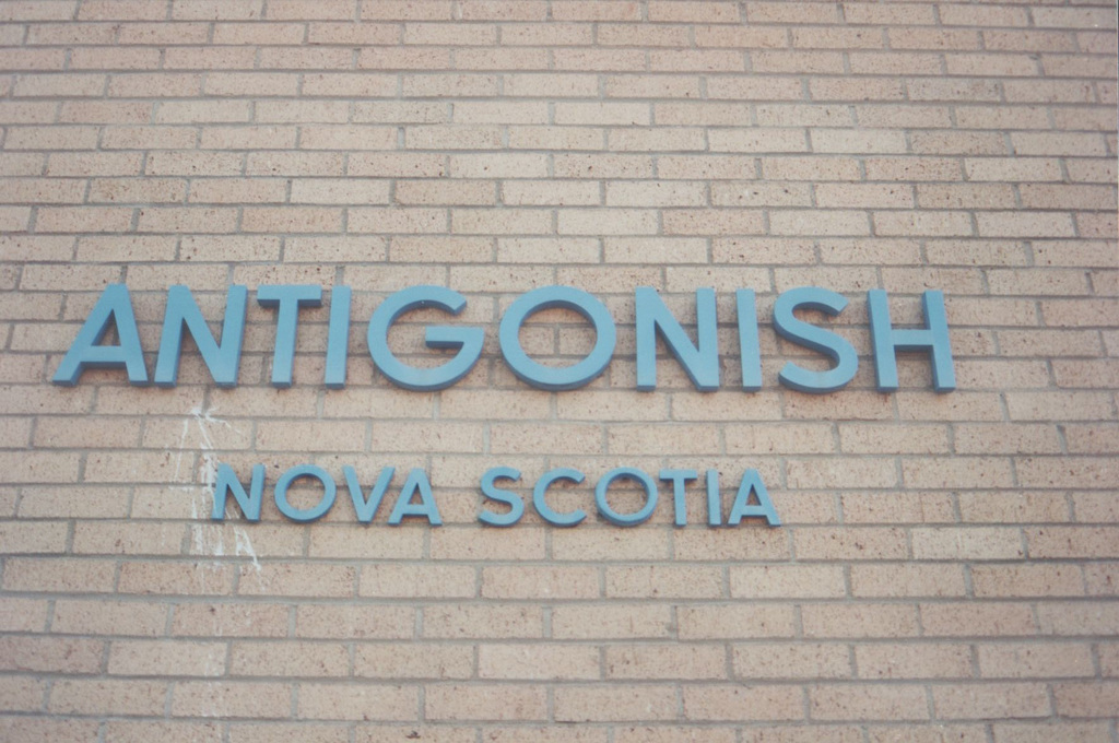 Acadian Lines sign at Antigonish, Nova Scotia - 7 Sep 1992 (174-03)